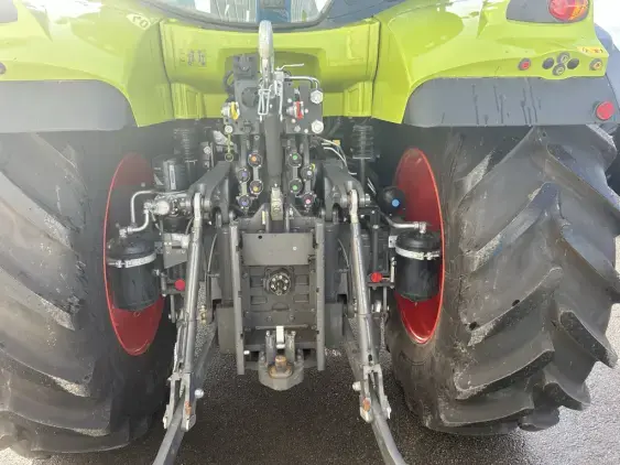 CLAAS ARION 630 - Photo 10