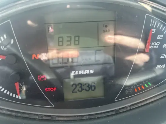 CLAAS ARION 630 - Photo 15