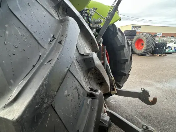 CLAAS ARION 440 - Photo 10