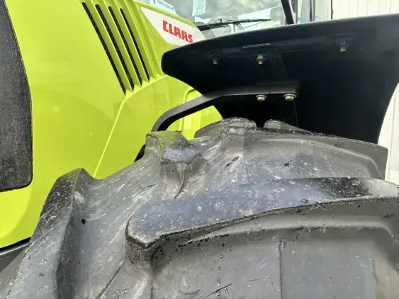 CLAAS ARION 440 - Photo 11