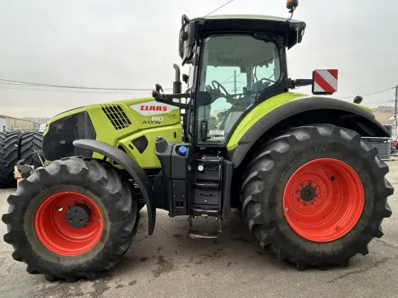CLAAS AXION 810 - Photo 4