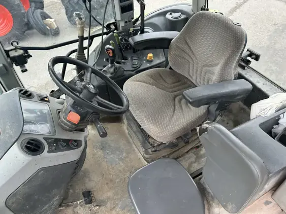 CLAAS ARION 610 C - Photo 11