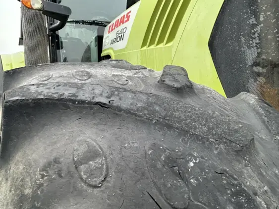 CLAAS ARION 640 CiS - Photo 13