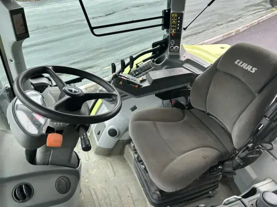 CLAAS ARION 640 CiS - Photo 11
