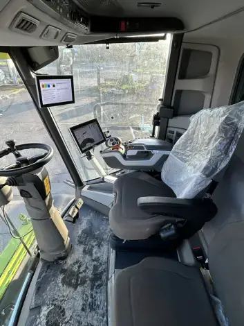 CLAAS Trion 750 - Photo 4