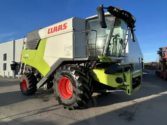 CLAAS Trion 750 - Photo 1