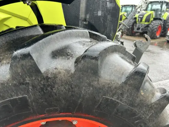 CLAAS ARION 650 - Photo 9