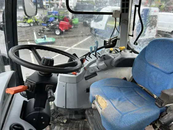 NEW HOLLAND T 6070 electro command  - Photo 9