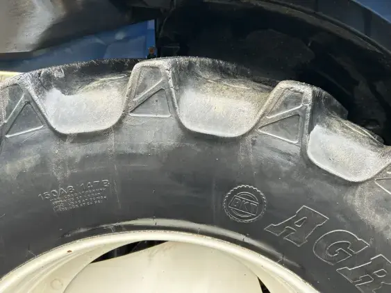 NEW HOLLAND T 6070 electro command  - Photo 11