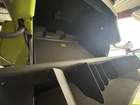 CLAAS TUCANO 320 - Photo 12