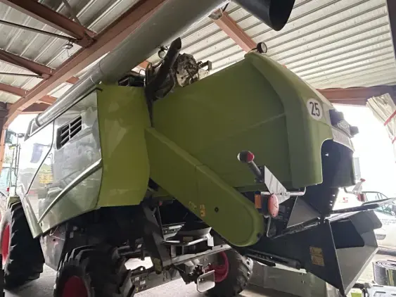 CLAAS TUCANO 320 - Photo 14