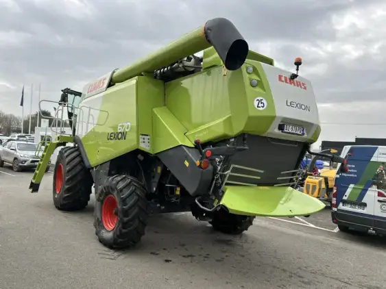 CLAAS LEXION 670 - Photo 4