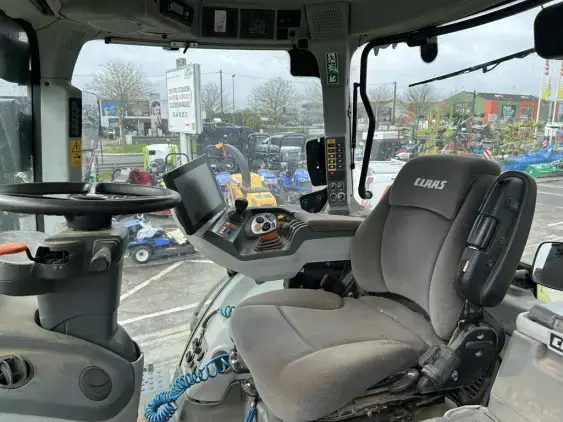 CLAAS AXION 830 CMATIC - Photo 10