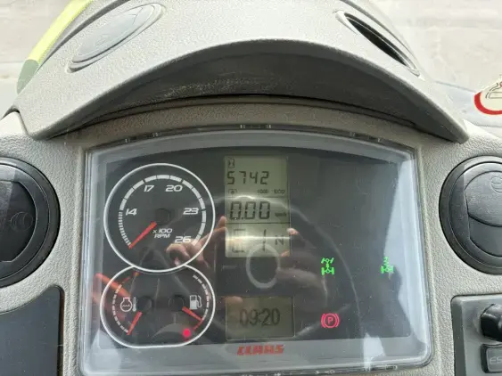 CLAAS AXION 840 - Photo 16