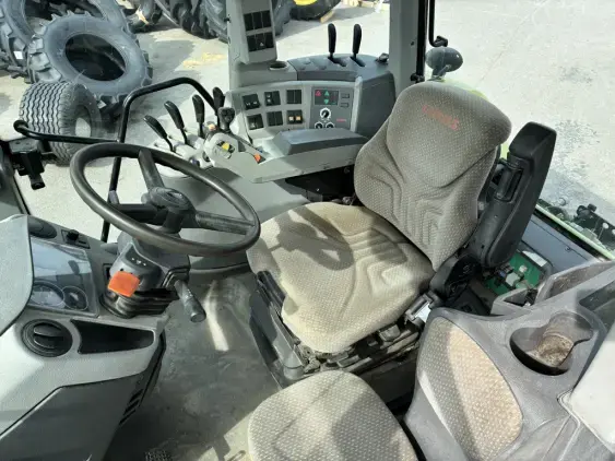 CLAAS AXION 840 - Photo 13