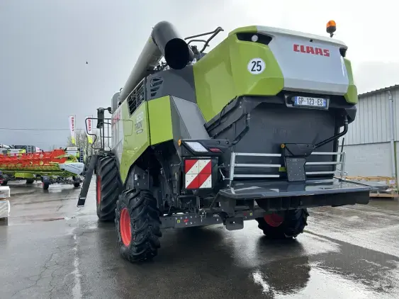 CLAAS TRION 650 MONTANA - Photo 5