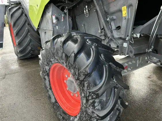 CLAAS TRION 650 MONTANA - Photo 14