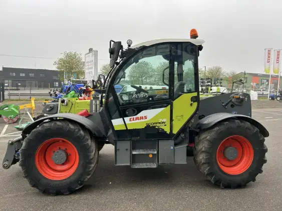 CLAAS SCORPION 741 VARIPOWER - Photo 4