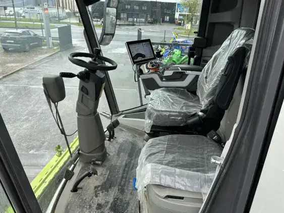 CLAAS Trion 650 - Photo 11