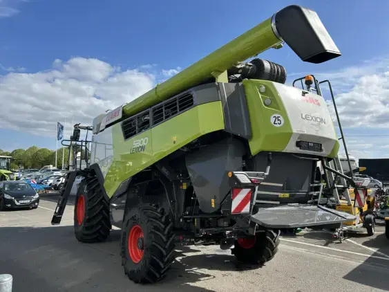 CLAAS Lexion 5300 - Photo 7