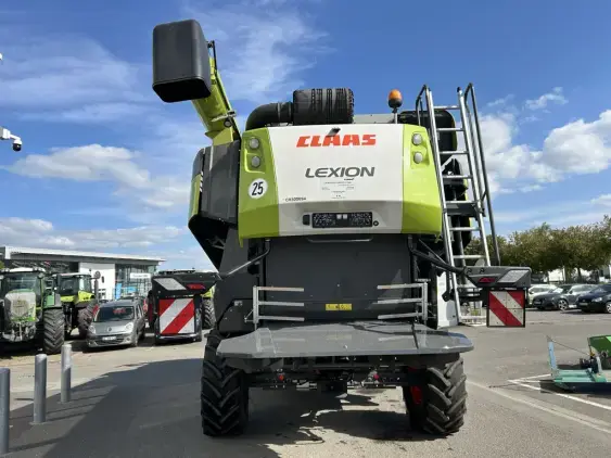 CLAAS Lexion 5300 - Photo 8