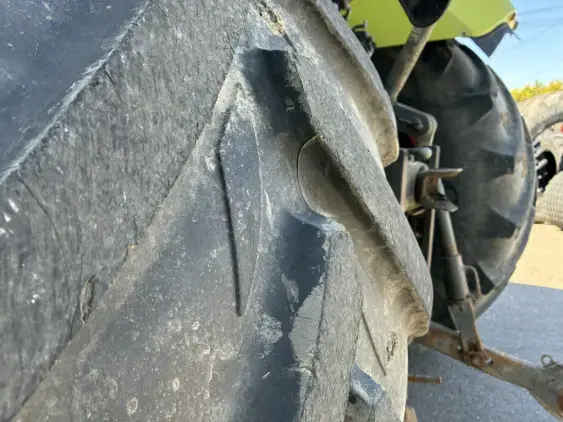 CLAAS AXION 820 - Photo 12