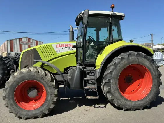CLAAS AXION 820 - Photo 4