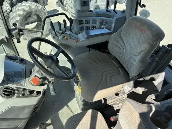CLAAS AXION 820 - Photo 13