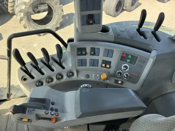 CLAAS AXION 820 - Photo 14