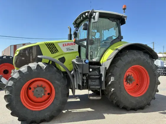 CLAAS AXION 810 - Photo 4