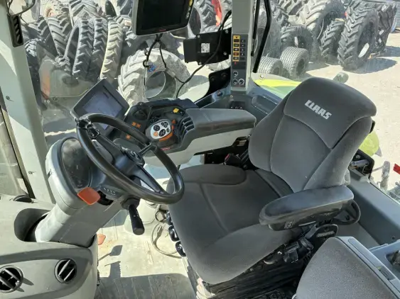 CLAAS AXION 810 - Photo 13
