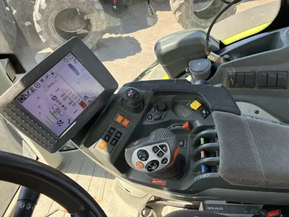 CLAAS AXION 810 - Photo 14