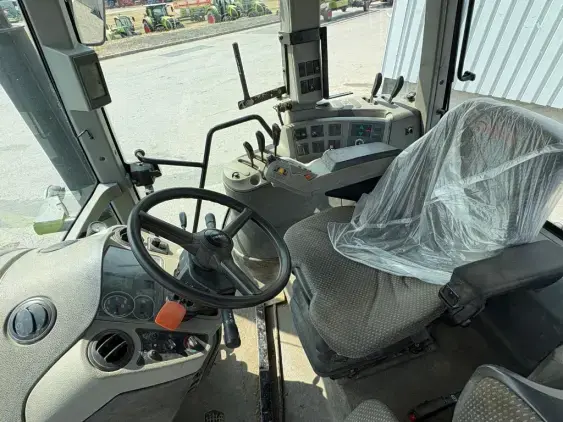 CLAAS ARION 530   - Photo 12
