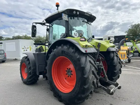 CLAAS ARION 650 - Photo 4