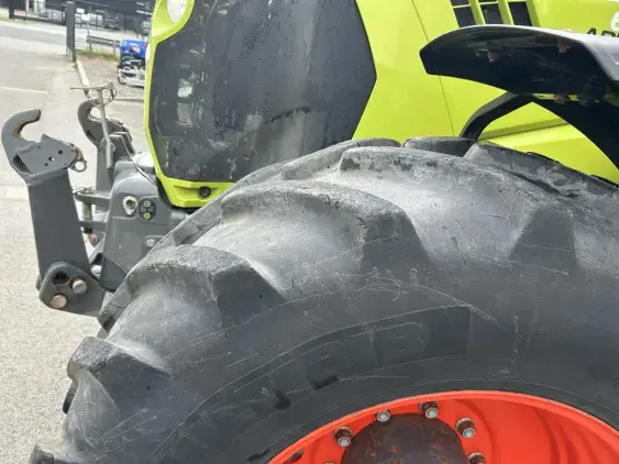 CLAAS ARION 650 - Photo 10