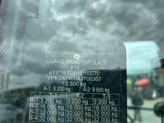 CLAAS ARION 650 - Photo 11