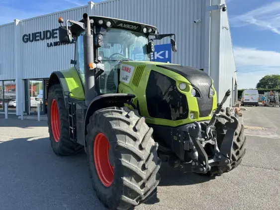 CLAAS AXION 810 - Photo 1
