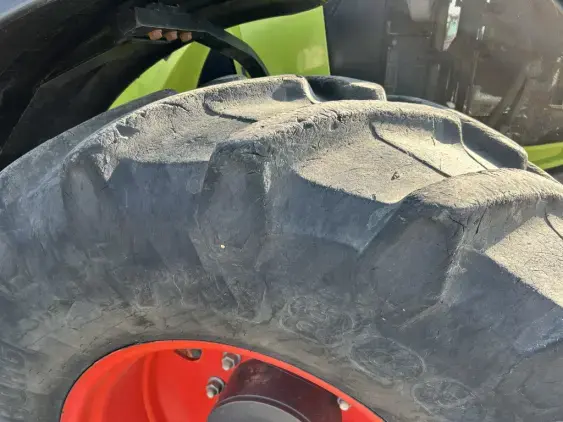 CLAAS AXION 810 - Photo 9