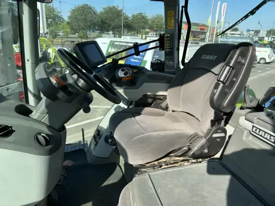 CLAAS AXION 810 - Photo 11