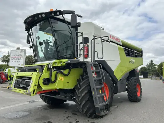 CLAAS LEXION 7500 4X4 - Photo 3