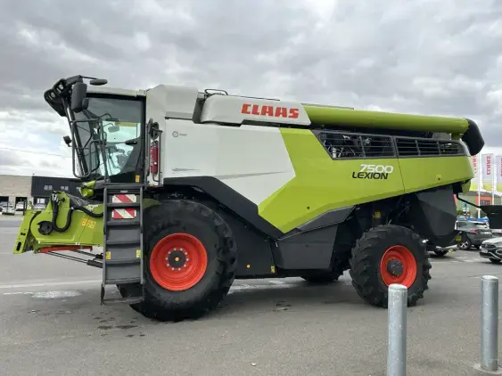 CLAAS LEXION 7500 4X4 - Photo 4