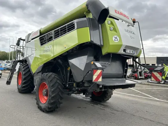 CLAAS LEXION 7500 4X4 - Photo 5