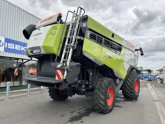 CLAAS LEXION 7500 4X4 - Photo 7