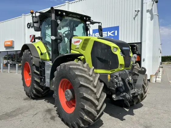 CLAAS AXION 850 - Photo 1