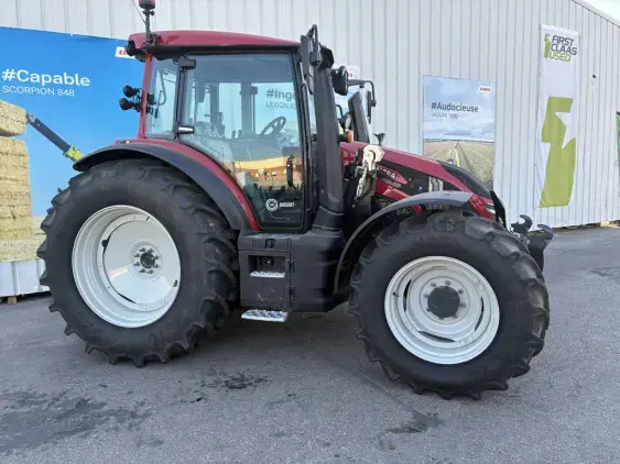 VALTRA G135  active - Photo 4