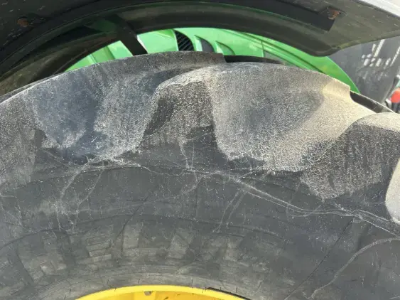 JOHN DEERE 6210R - Photo 11