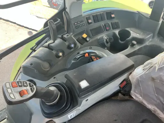 CLAAS ARION 420 - Photo 12
