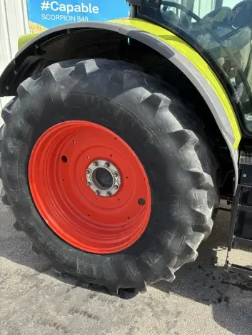 CLAAS ARION 650 - Photo 12