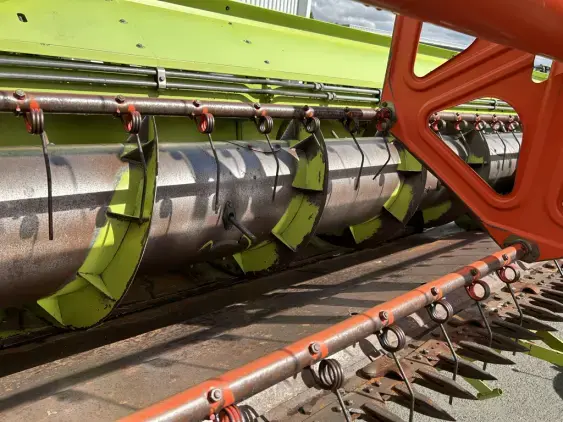 CLAAS 660 - Photo 11