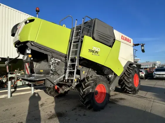CLAAS Trion 750 - Photo 2